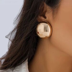 Elegant Gold Stud Earrings